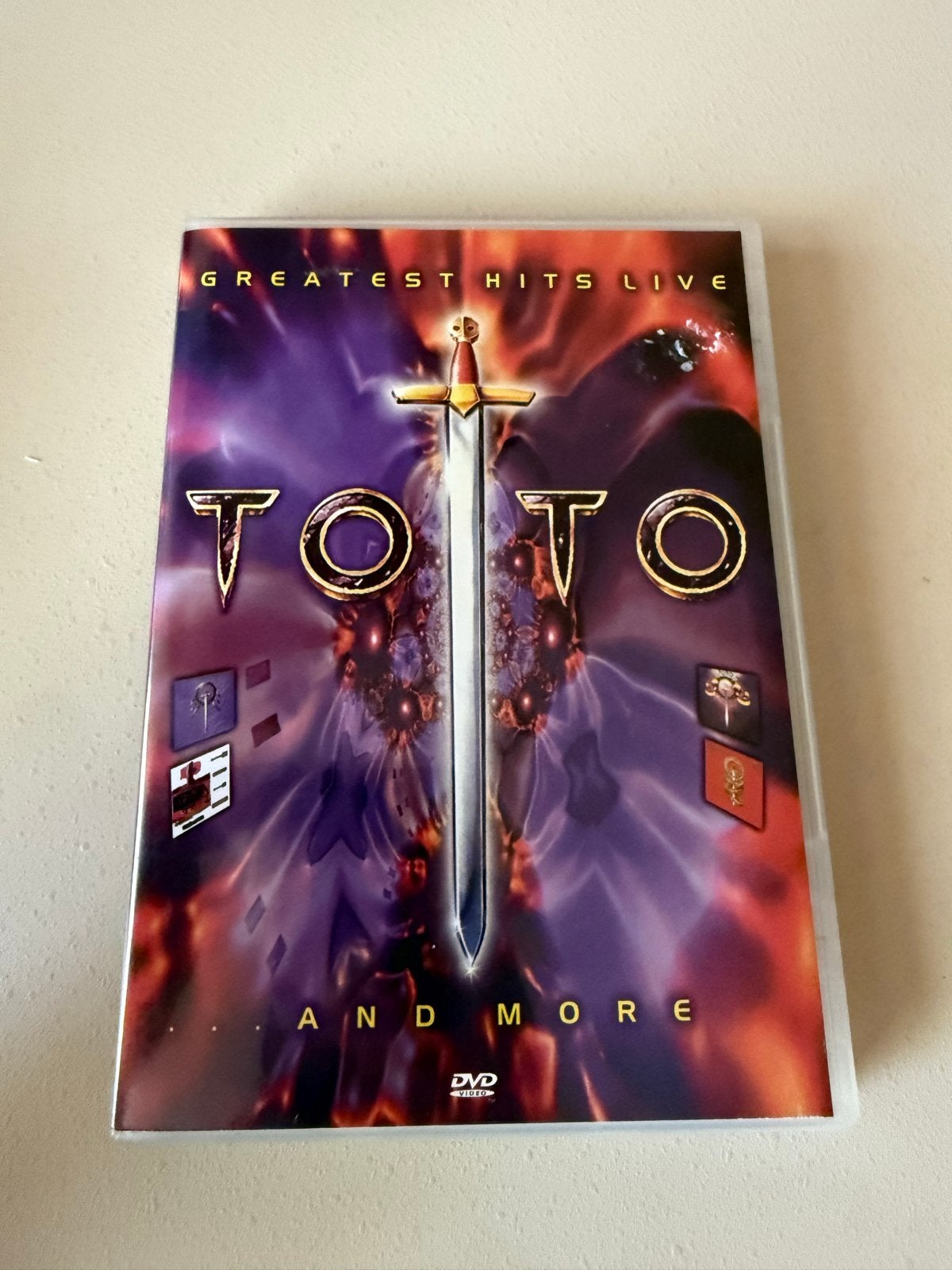 Toto - Greatest Hits Live ... and More DVD, Alle leeftijden, Nederlands, Ophalen of Verzenden, Zo goed als nieuw