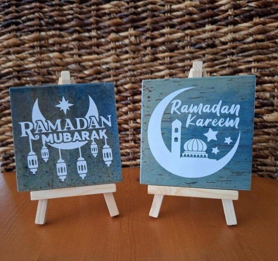 Ramadan Mubarak & Kareem decoratie tegeltjes set op ezel, Hout, Meerkleurig, Nieuw, Ophalen of Verzenden