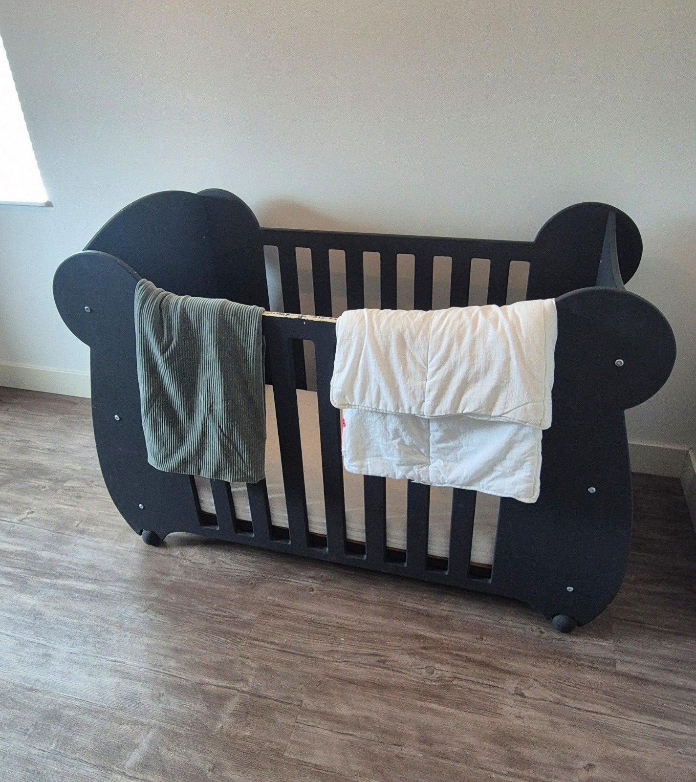 GRATIS Complete babykamer met ledikant, wieg, commode en, Ophalen, Gebruikt, Minder dan 140 cm, Matras