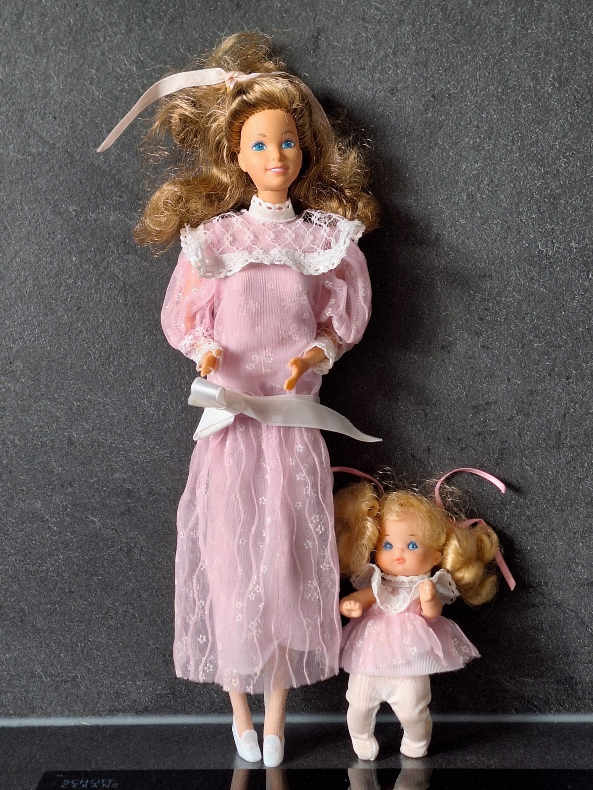 mama barbie met baby van Mattel, Ophalen of Verzenden, Zo goed als nieuw, Pop