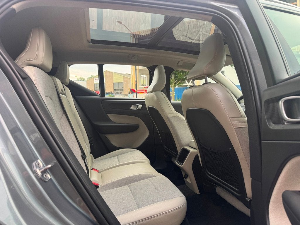 Volvo XC40 2.0 T4 Momentum AUT|NAV|Cam|PANORAMA|ACC|DealeroH, Auto's, Volvo, 12 maanden, 15 km/l, Leder en Stof, Origineel Nederlands