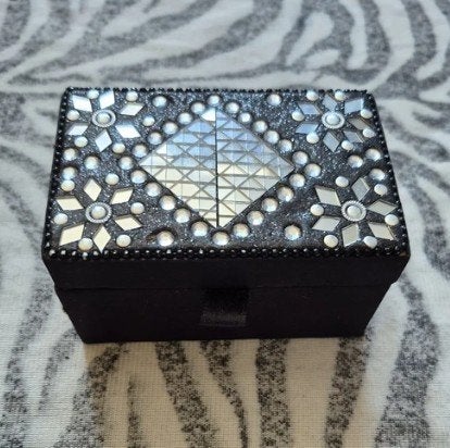 sieradendoos zwart met zilver, Ophalen of Verzenden, Zo goed als nieuw, Zwart, Hardcase