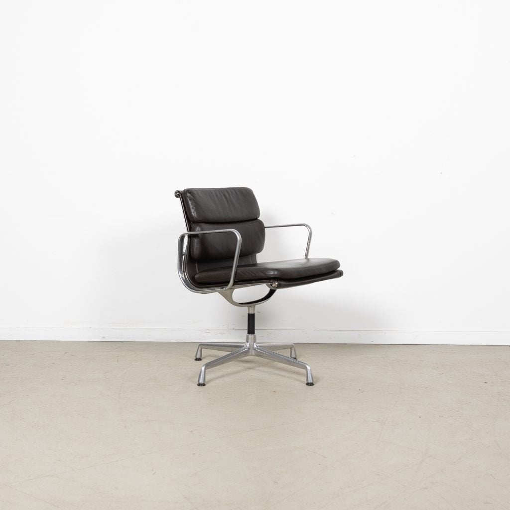 Vitra Eames EA208 Stoel Donkerbruin Leer - Aluminium, Niet ingevuld, Zo goed als nieuw, Niet ingevuld, Niet ingevuld