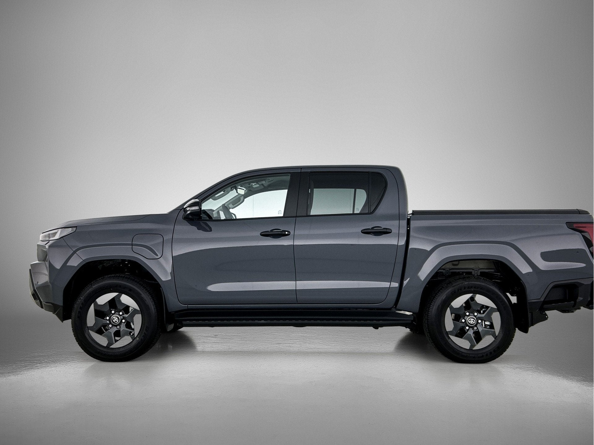 Toyota Hilux Dubbele Cabine 59,2 kWh Electric Professional |, Auto's, Automaat, Zwart, 4 cilinders, Vierwielaandrijving