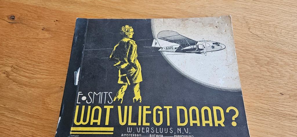 Boekje uit 1935 "Wat vliegt daar", oa Fokker, Koolhoven enz., Ophalen of Verzenden, Gelezen, E. Smits, Vliegtuig