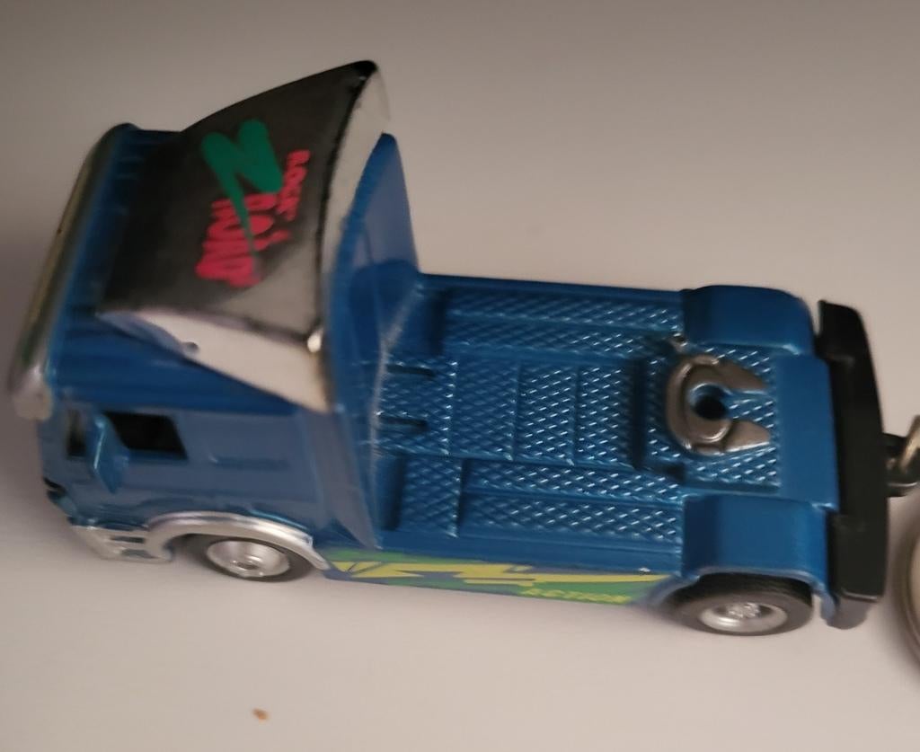Sleutelhanger vrachtwagen blauw - Leuk cadeau!, Ophalen of Verzenden, Gebruikt, Transport