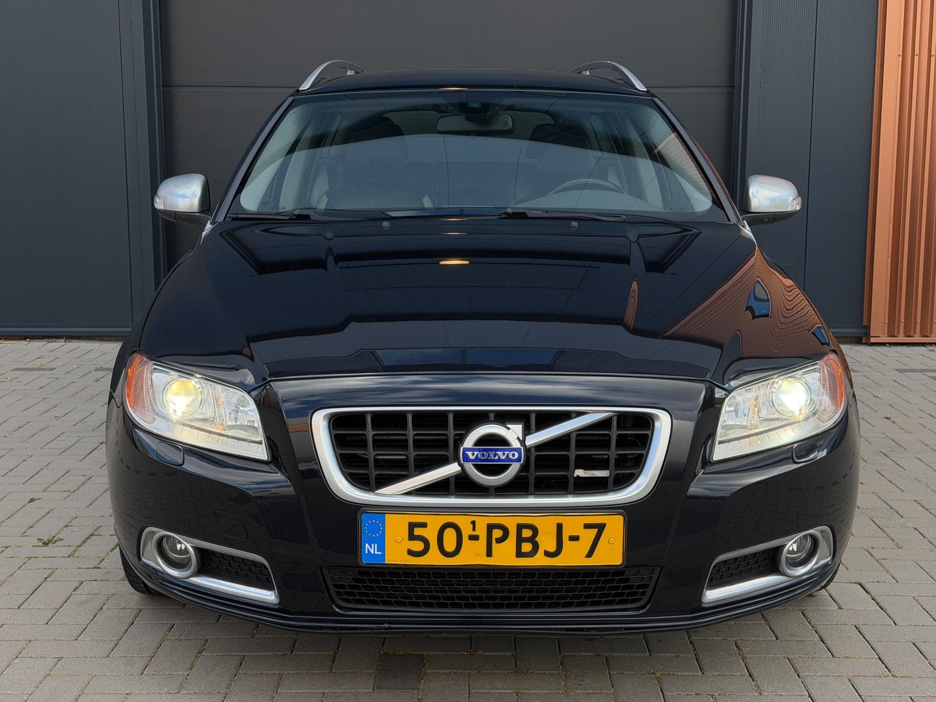 Volvo V70 2.0T R-Edition|Navi|Stoelverwarming|Parkeersensore, Voorwielaandrijving, Euro 5, 4 cilinders, Zwart