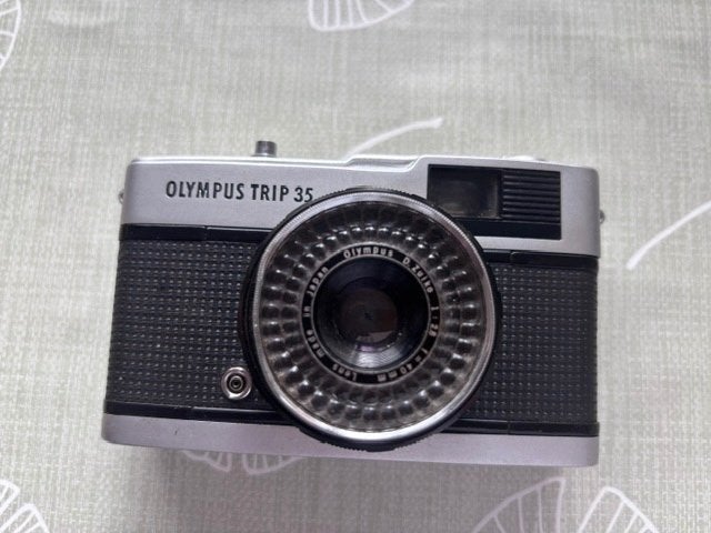 Olympus Trip 35 Analoge compactcamera en externe flitser, Audio, Tv en Foto, Fotocamera's Analoog, Ophalen of Verzenden, Gebruikt