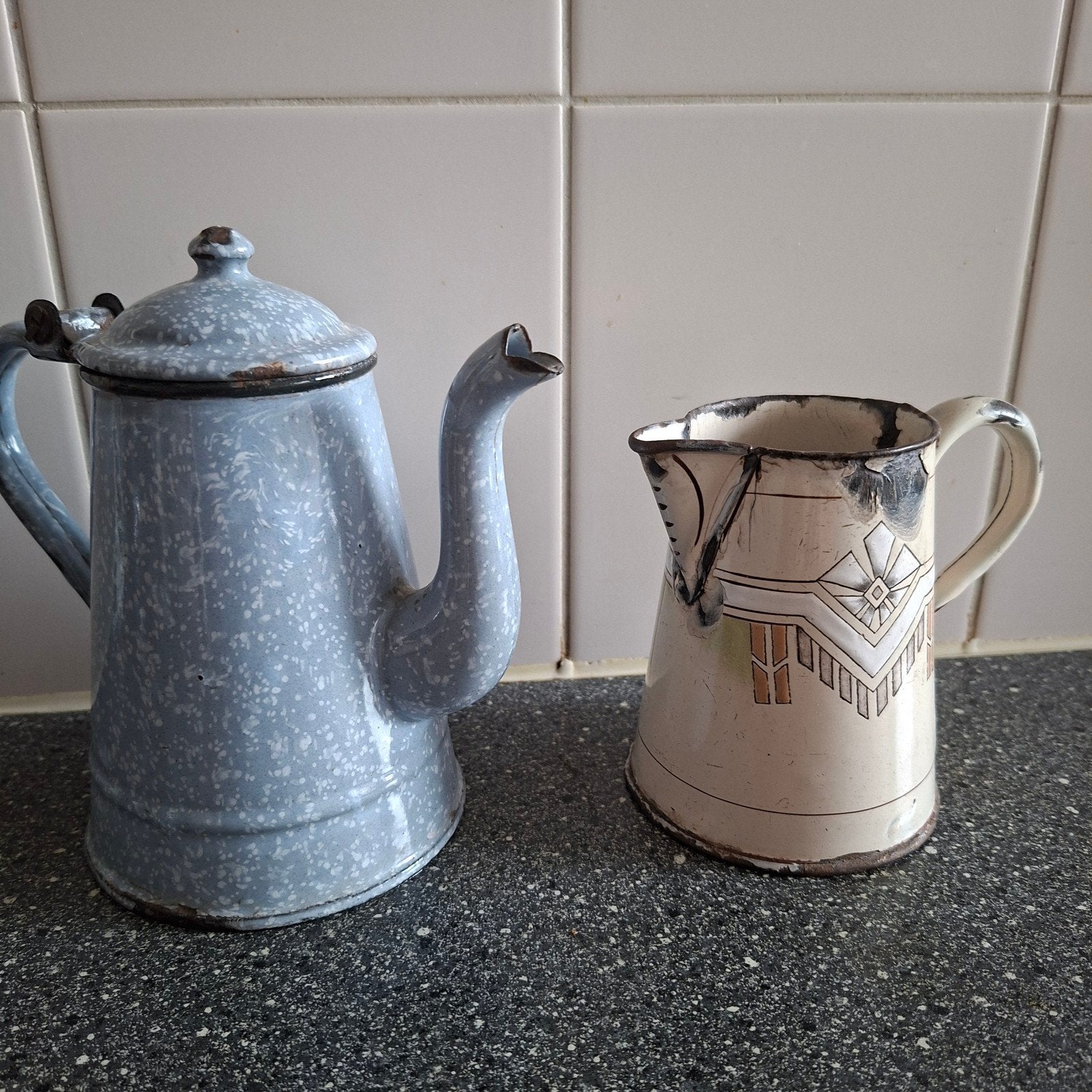Vintage geëmailleerde koffiepot en melkkan, Ophalen of Verzenden
