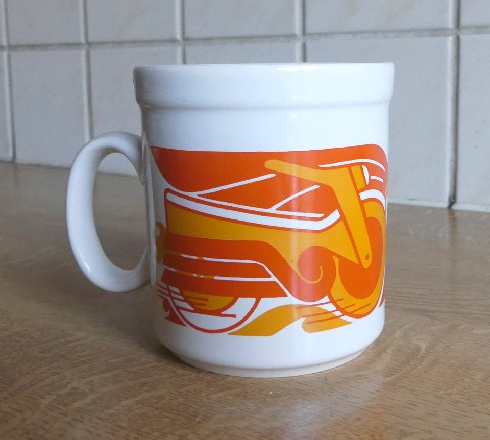 Staffordshire Potteries vintage beker mok brommer scooter, Huis en Inrichting, Keuken | Servies, Gebruikt, Overige stijlen, Aardewerk