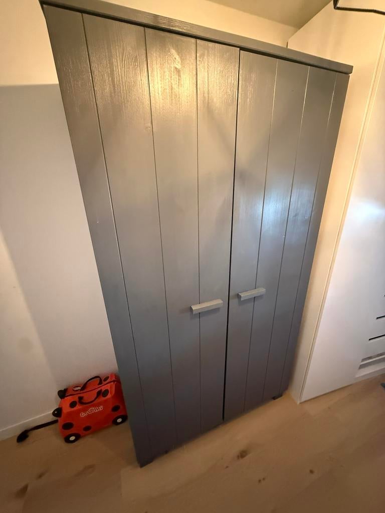 Woood kast, Gebruikt, 150 tot 200 cm, 25 tot 50 cm, 50 tot 100 cm
