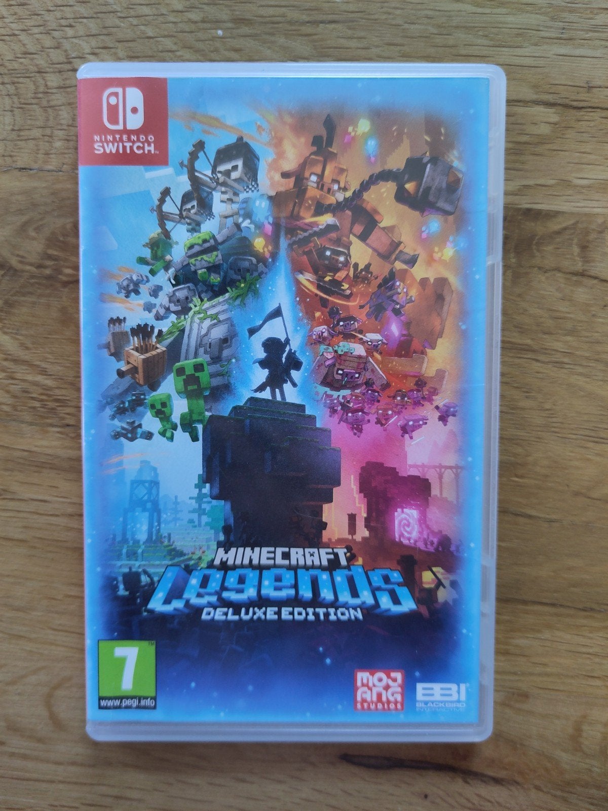 Minecraft Legends Deluxe Edition voor Nintendo Switch, Met games, Ophalen of Verzenden, Zo goed als nieuw, Zonder controller