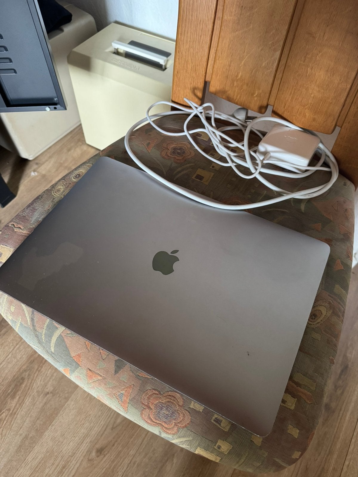 Macbook pro 17 inch 2019 met touchbar, MacBook Pro, 2 tot 3 Ghz, 17 inch, Ophalen of Verzenden