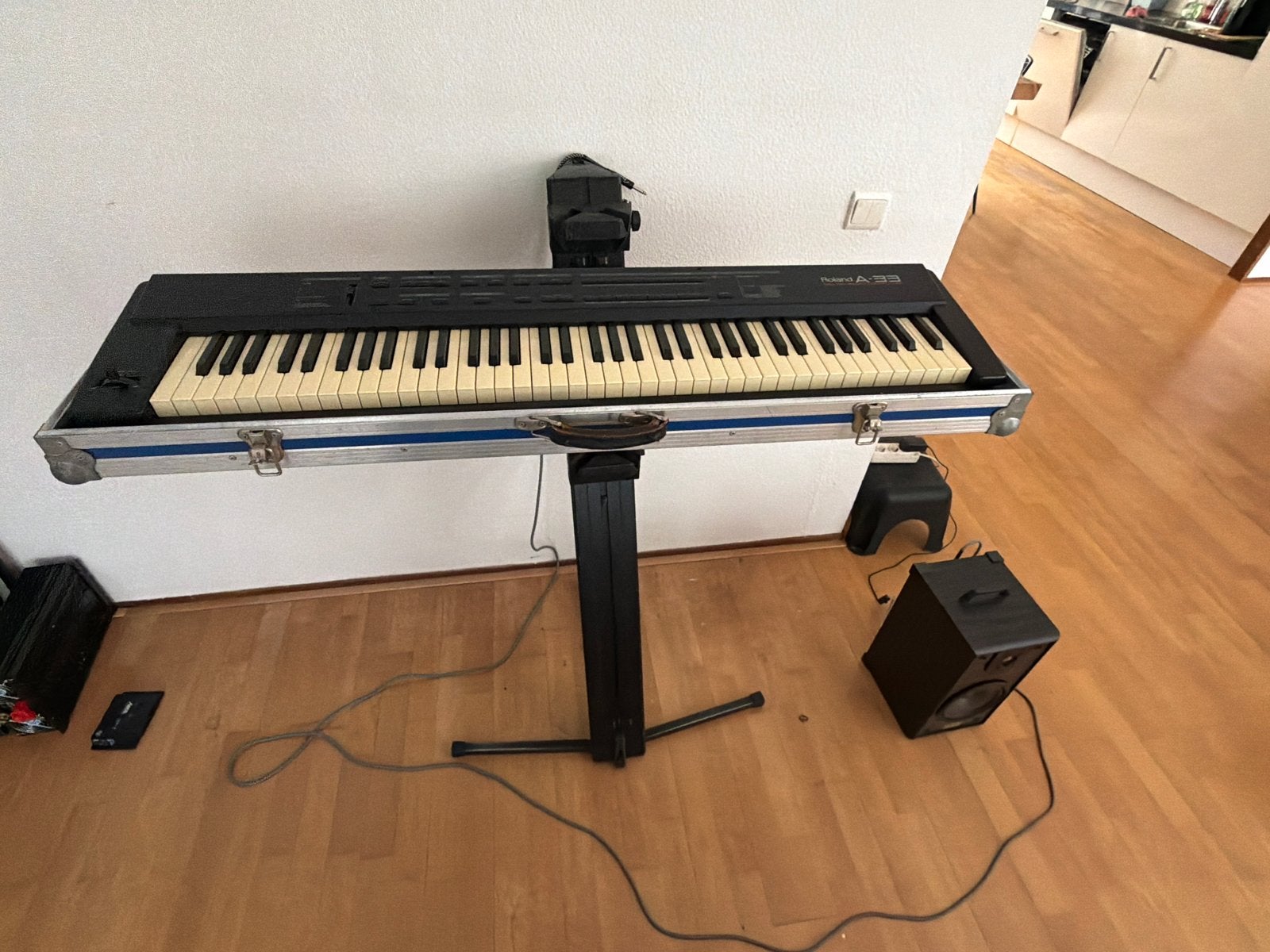 Roland A-33 MIDI Controller met Flightcase, Speaker en Stand, Muziek en Instrumenten, Gebruikt, Roland, Ophalen of Verzenden, Met standaard