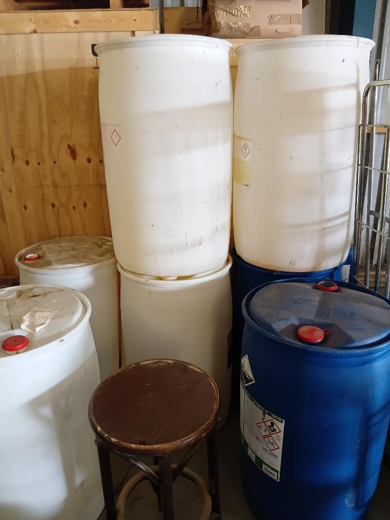 220 liter vaten /regenton, Tuin en Terras, Regentonnen, 150 liter of meer, Ophalen, Zo goed als nieuw, Kunststof