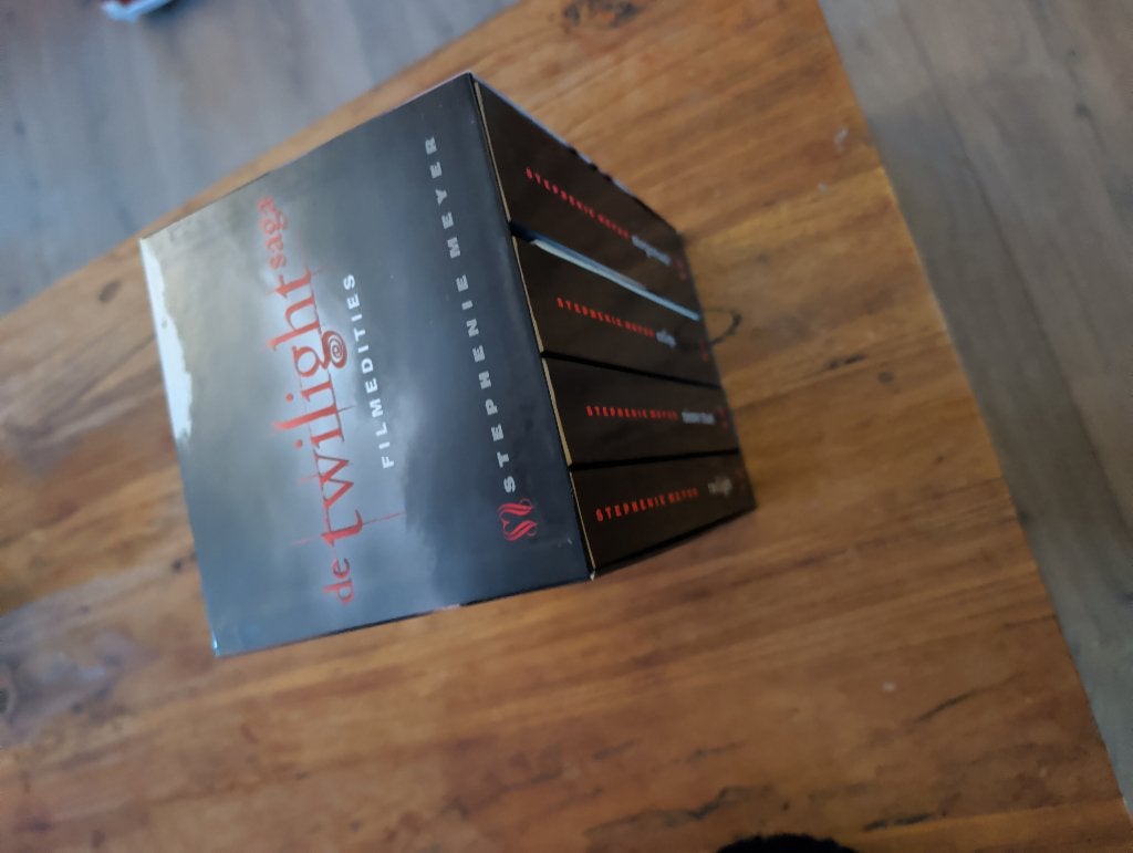 Twilight Saga Filmbox (incl poster) – Stephenie Meyer – 4 bo, Boeken, Ophalen of Verzenden, Zo goed als nieuw, Nederland, Stephenie Meyer