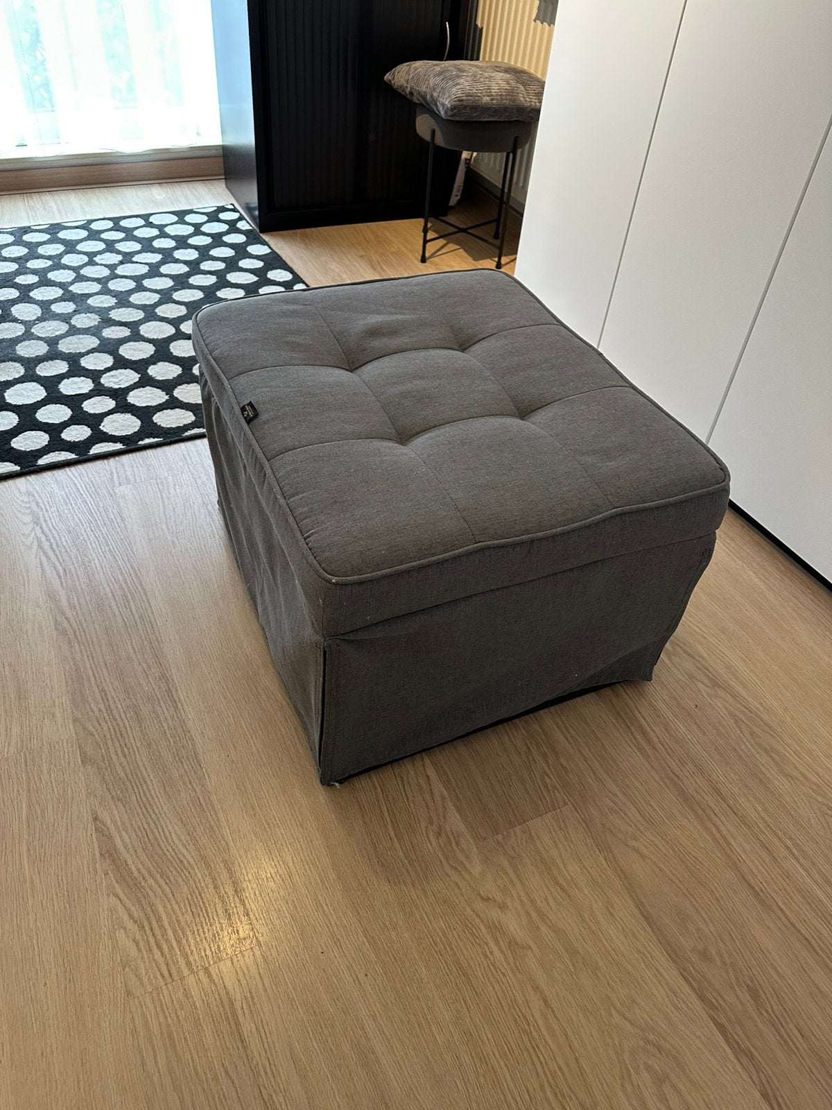 Designer poef en slaapbank in 1 - grijs, Ophalen, 50 tot 75 cm, Zo goed als nieuw, Stof