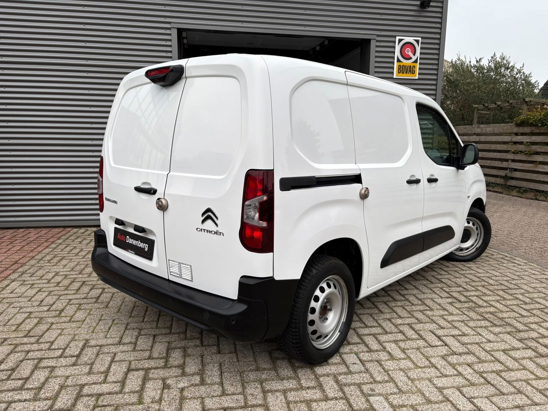 Citroen Berlingo 1.2 PureTech BENZINE APK GARANTIE, Auto's, Voorwielaandrijving, Zwart, 1199 cc, Citroën