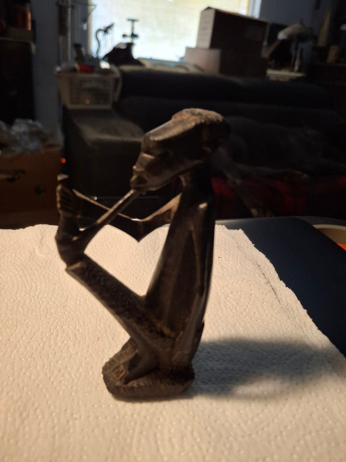 Houten beeldje van Afrikaanse man met blaasinstrument, Minder dan 20 cm, Ophalen of Verzenden, Handgemaakt, Beeld
