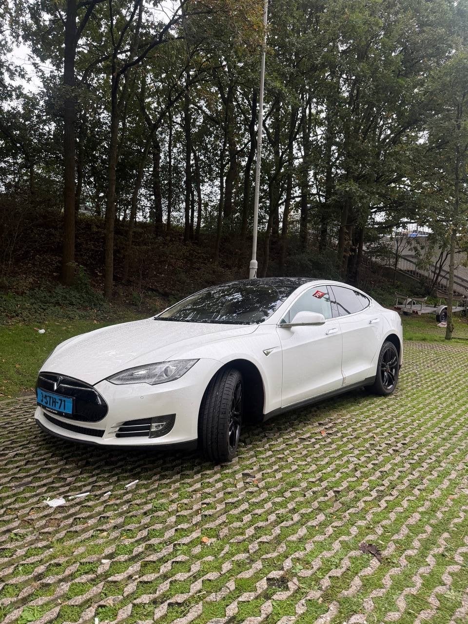 Tesla Model S 2013 Taxi Ingebouwd Gratis Lader, Auto's, 104 €/maand, 38 min, Model S, Wit