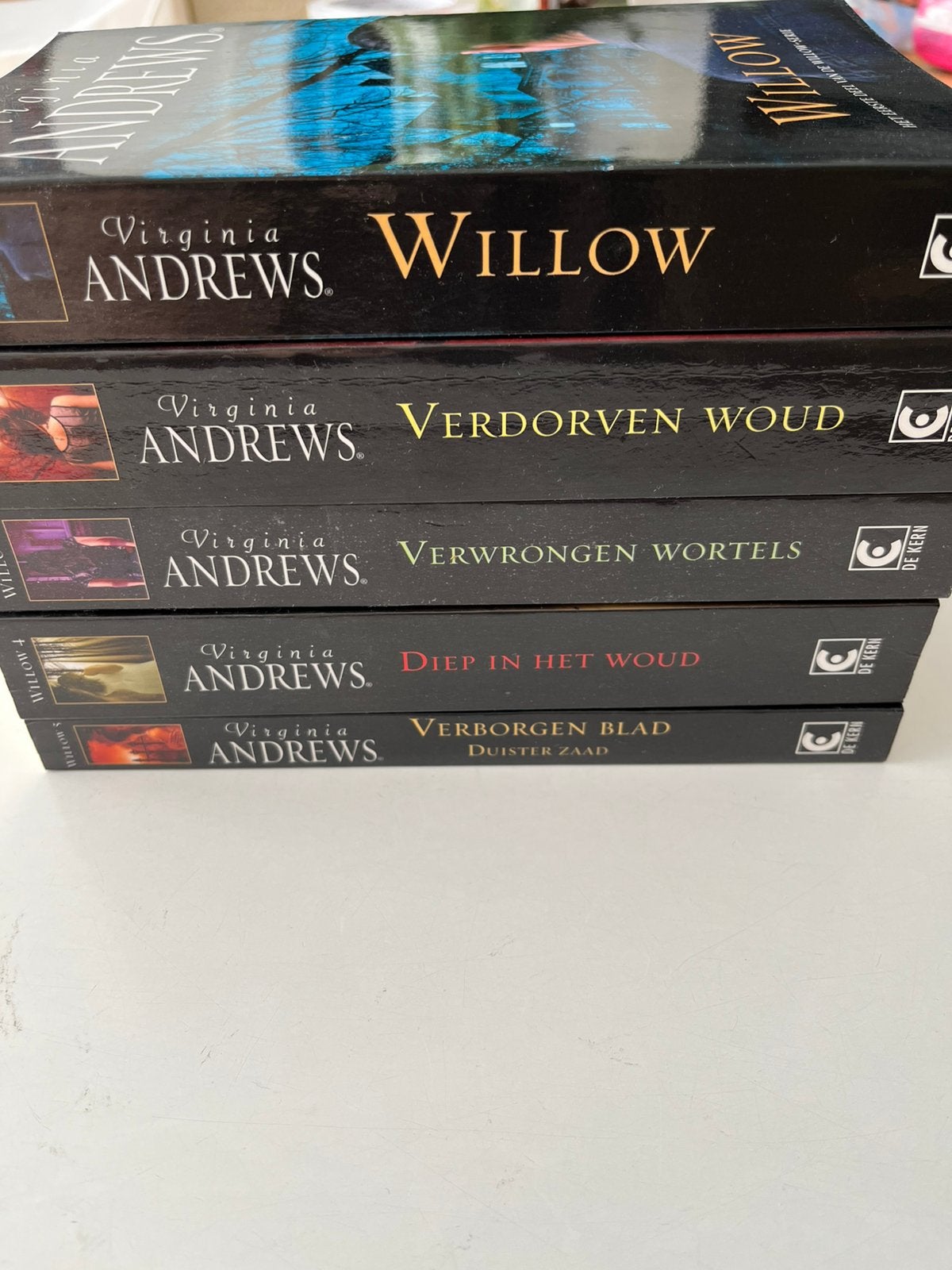 Nieuwe Willow-serie Virginia Andrews 5 boeken, Ophalen of Verzenden, Nieuw, Nederland