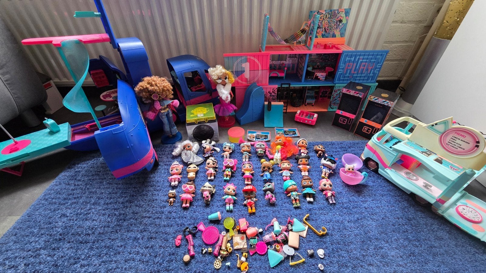 Grote LOL Surprise collectie: Camper, Huis, Bus & poppetjes, Verzamelen, Ophalen, Zo goed als nieuw