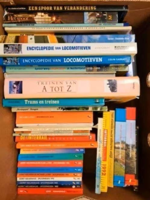 Vele treinen- en trams boeken, Verzamelen, Spoorwegen en Tramwegen, Ophalen of Verzenden, Zo goed als nieuw, Trein, Boek of Tijdschrift