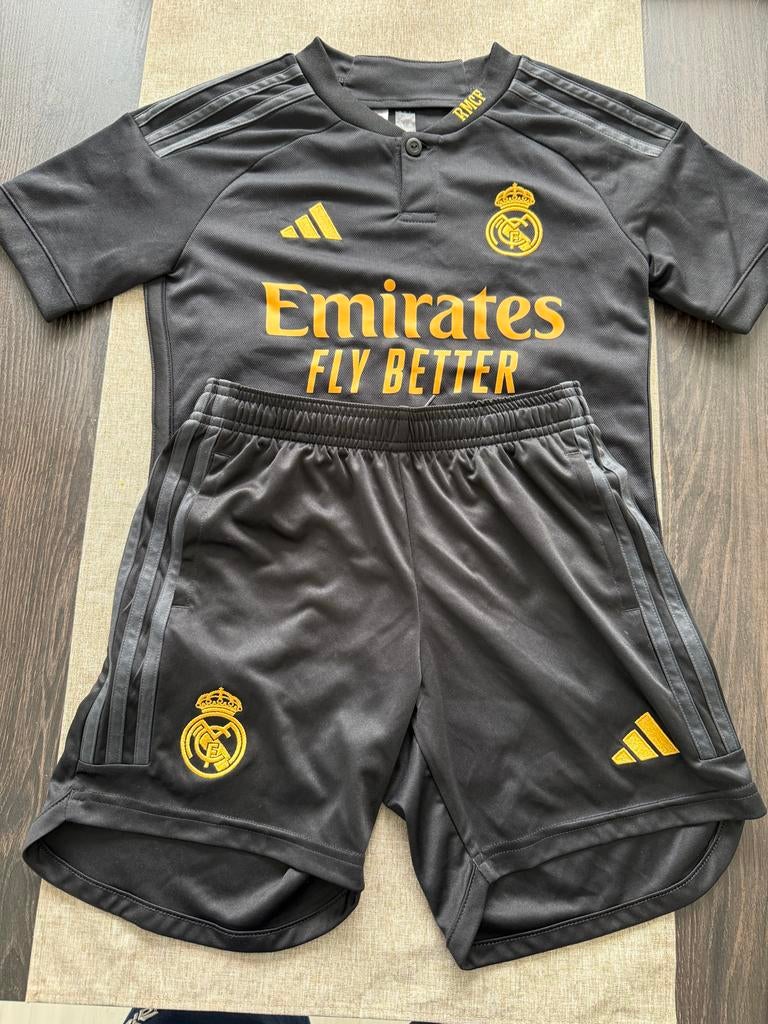 Real Madrid Thuisshirt en Broekje - Maat 140, Ophalen, Zo goed als nieuw, Jongen