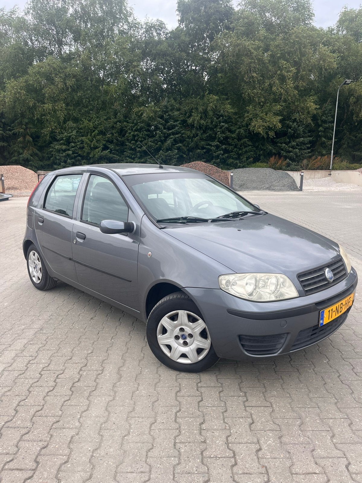 Fiat Punto 1.4 16V 5DR 2003 Grijs, Auto's, Voorwielaandrijving, 40 €/maand, Beige, 400 kg