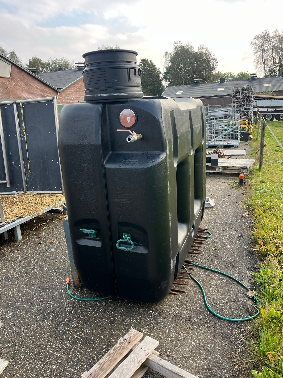 Grote zwarte watertank met kraantje, Ophalen, Kunststof, Gebruikt, Met kraantje