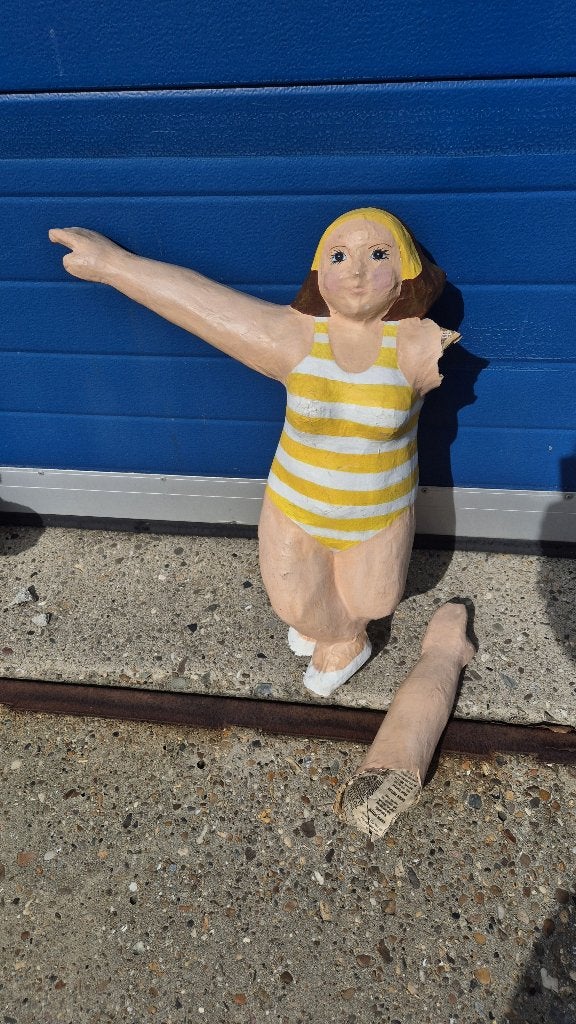 Brocante beeld, pop papier mache, vrouw in badkleding. S47, Antiek en Kunst, Ophalen of Verzenden
