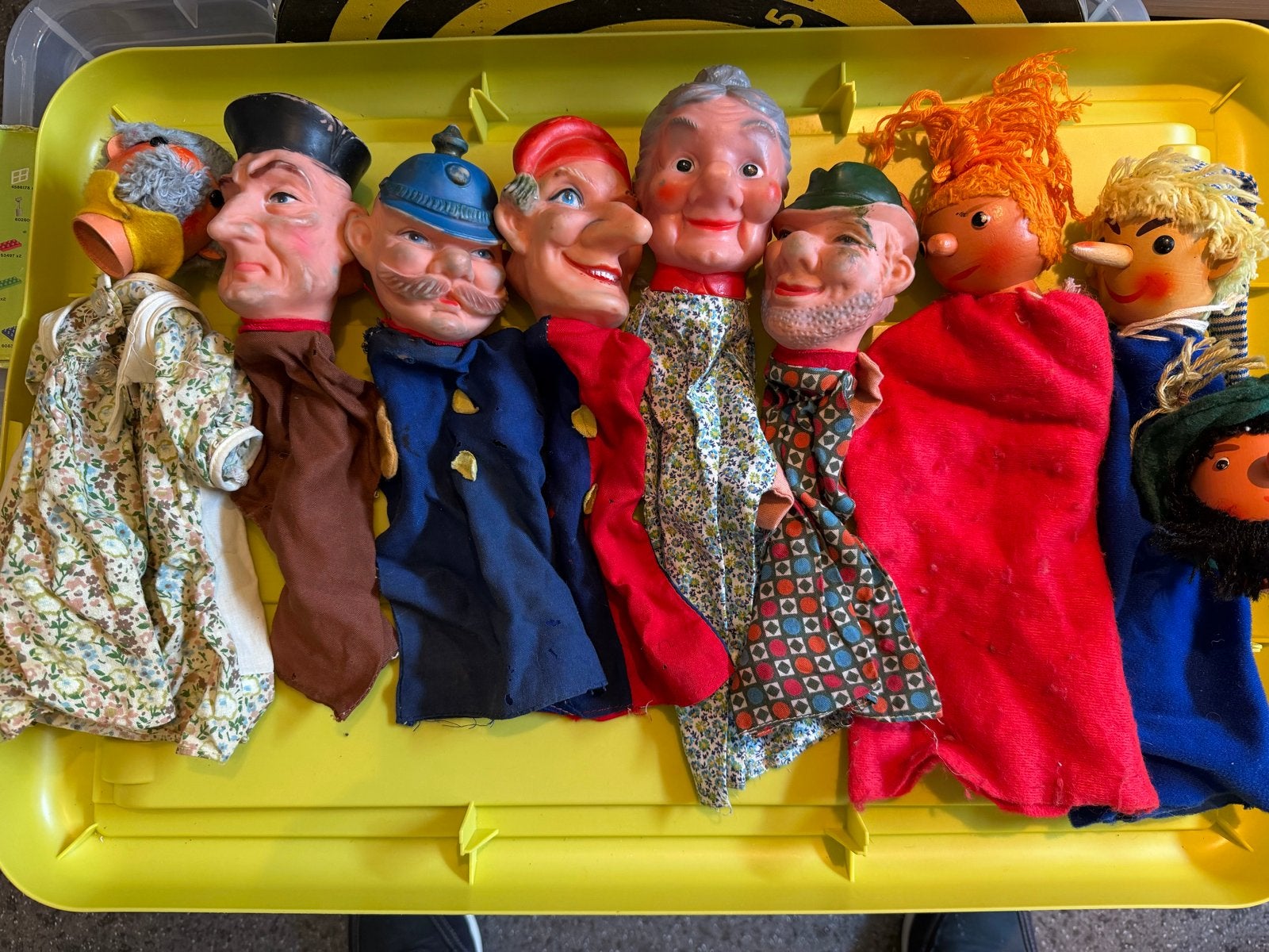 Poppenkast hand/ vinger poppen, Ophalen, Gebruikt