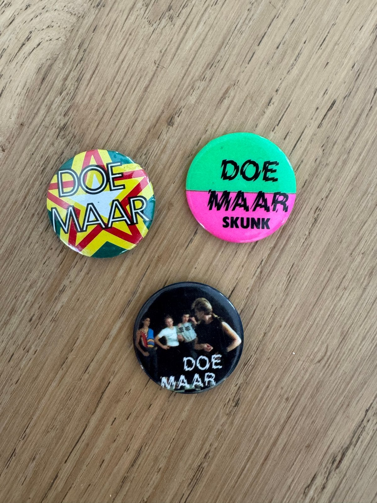 Doe Maar Buttons Vintage - Set van 3, Verzamelen, Speldjes, Pins en Buttons, Ophalen of Verzenden, Gebruikt, Overige onderwerpen