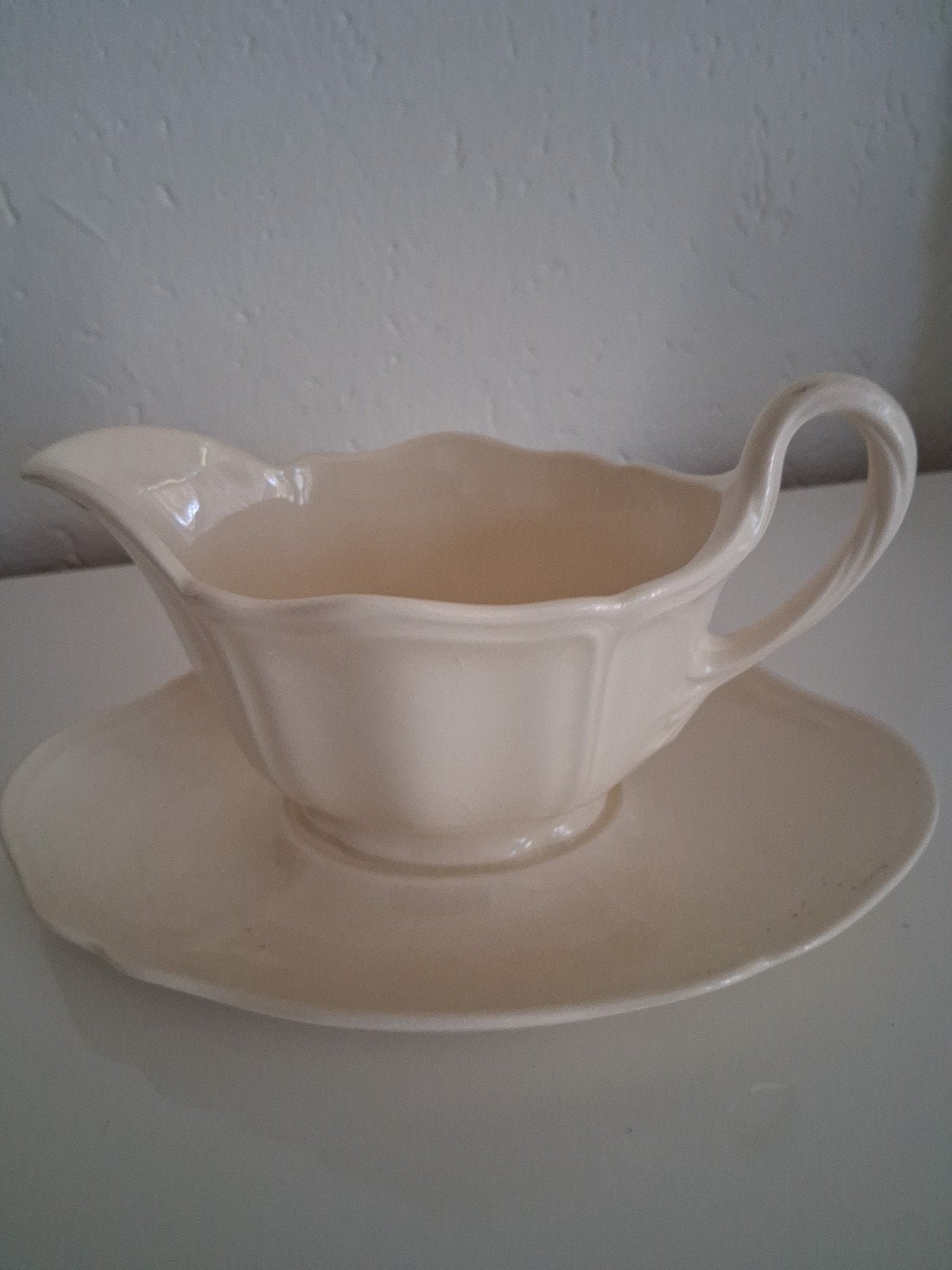 Wedgwood Queens Plain Saus/Juskom vaste onderschaal, Huis en Inrichting, Keuken | Servies, Ophalen of Verzenden, Zo goed als nieuw