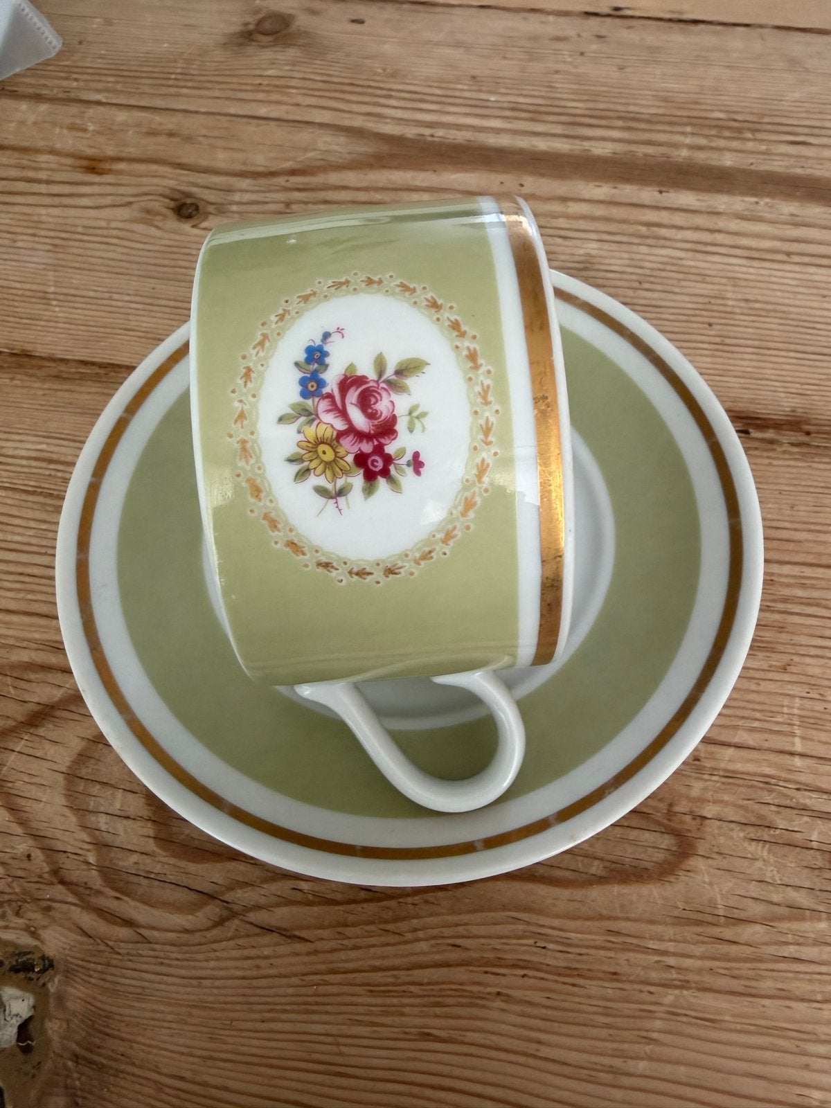 Vintage Mosa Maastricht kop en schotel met bloemmotief, Ophalen of Verzenden