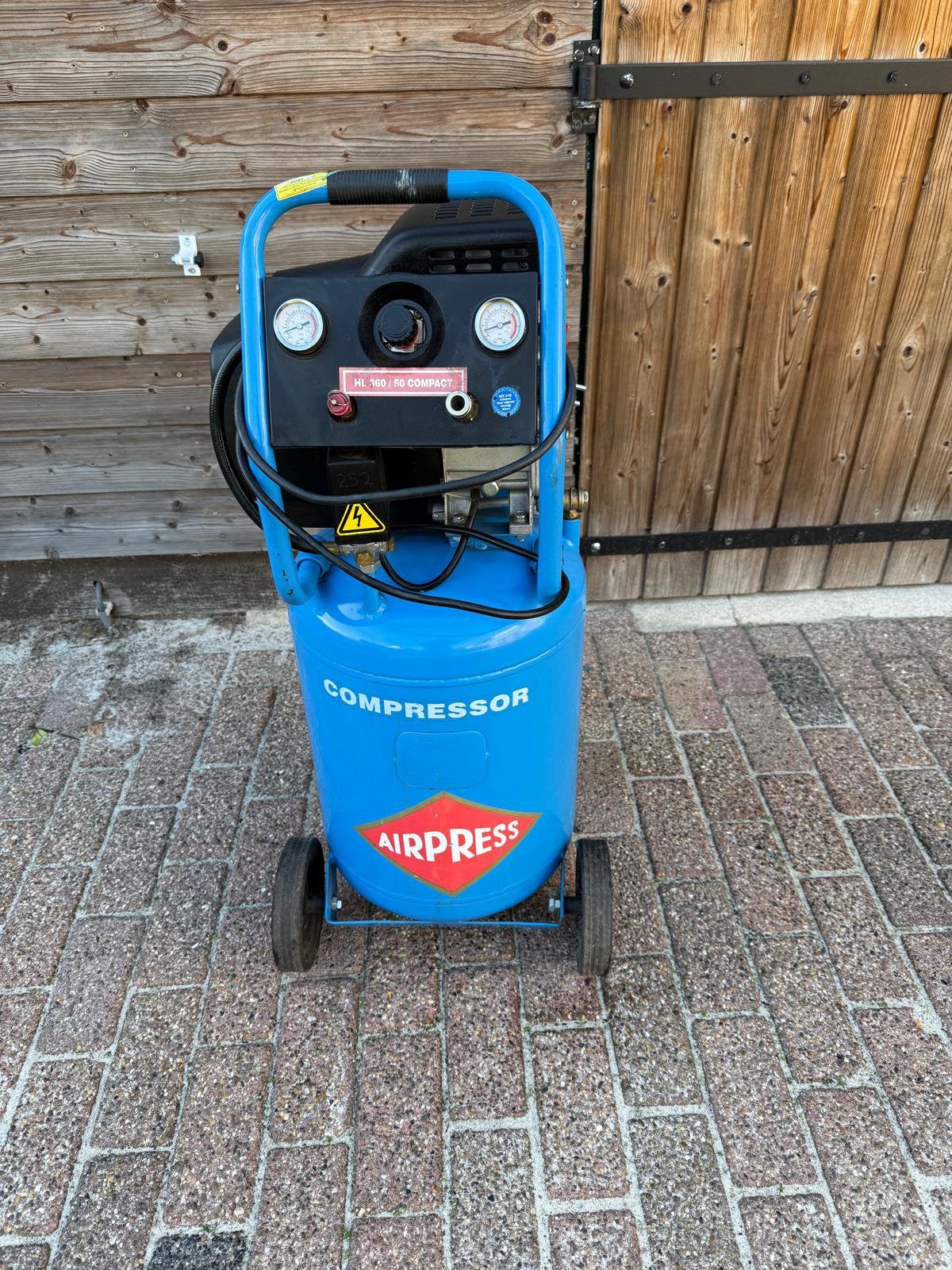 Airpress staande compressor 50L tank, Doe-het-zelf en Verbouw, Ophalen, Gebruikt, 6 tot 10 bar, 25 tot 100 liter