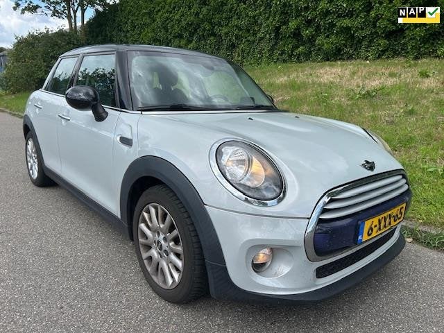Mini Mini 1.5 Cooper D - Sportstoelen - Navi - Head up displ, Auto's, Mini, Voorwielaandrijving, 28 km/l, Gebruikt, 1165 kg
