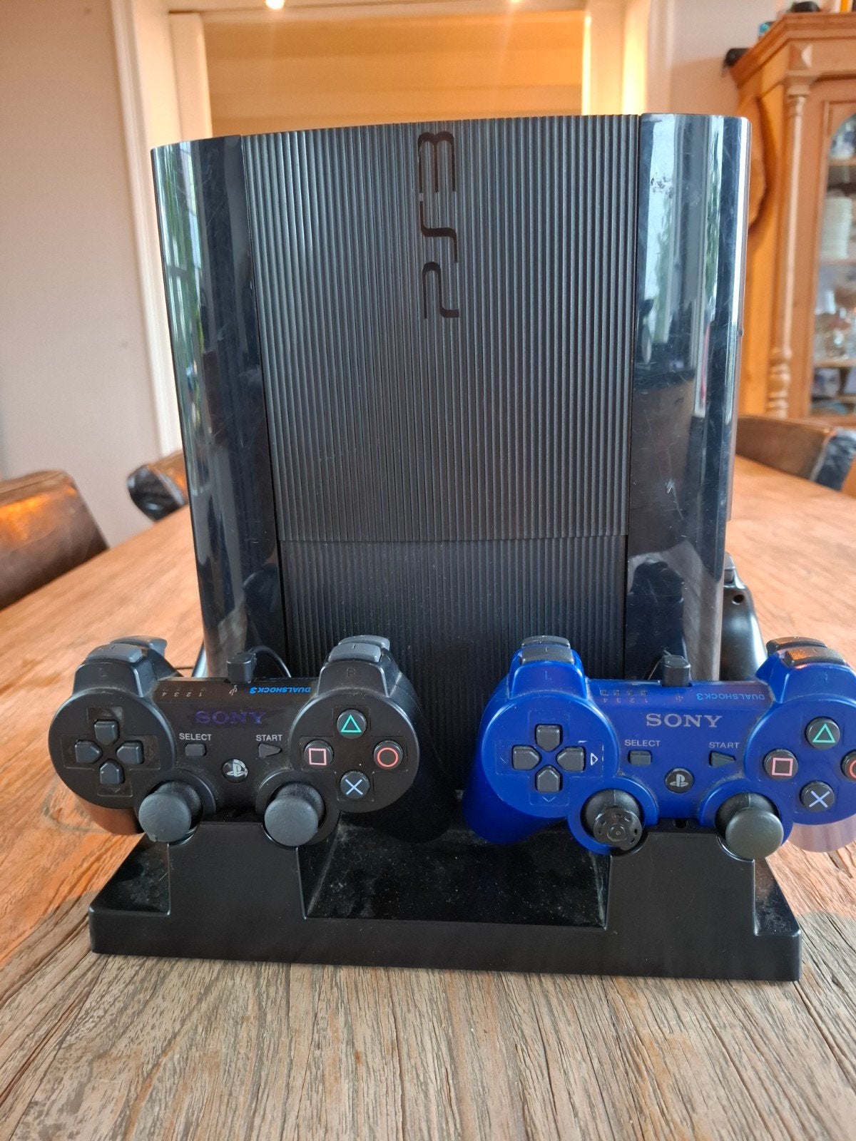 PlayStation 3 Slim met 4 controllers en oplaadstation, Spelcomputers en Games, Spelcomputers | Sony PlayStation 3, Gebruikt, Ophalen of Verzenden