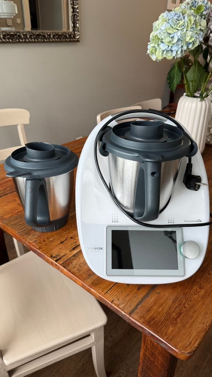 Thermomix TM6 te koop met 2 mengbekers, Cutter &veel extra’s, Ophalen, Zo goed als nieuw, 3 snelheden of meer
