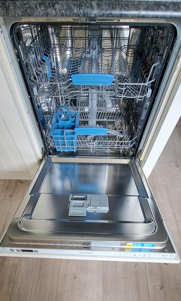 Indesit vaatwasser, Witgoed en Apparatuur, Vaatwasmachines, Zo goed als nieuw, Minder dan 85 cm, Ophalen of Verzenden