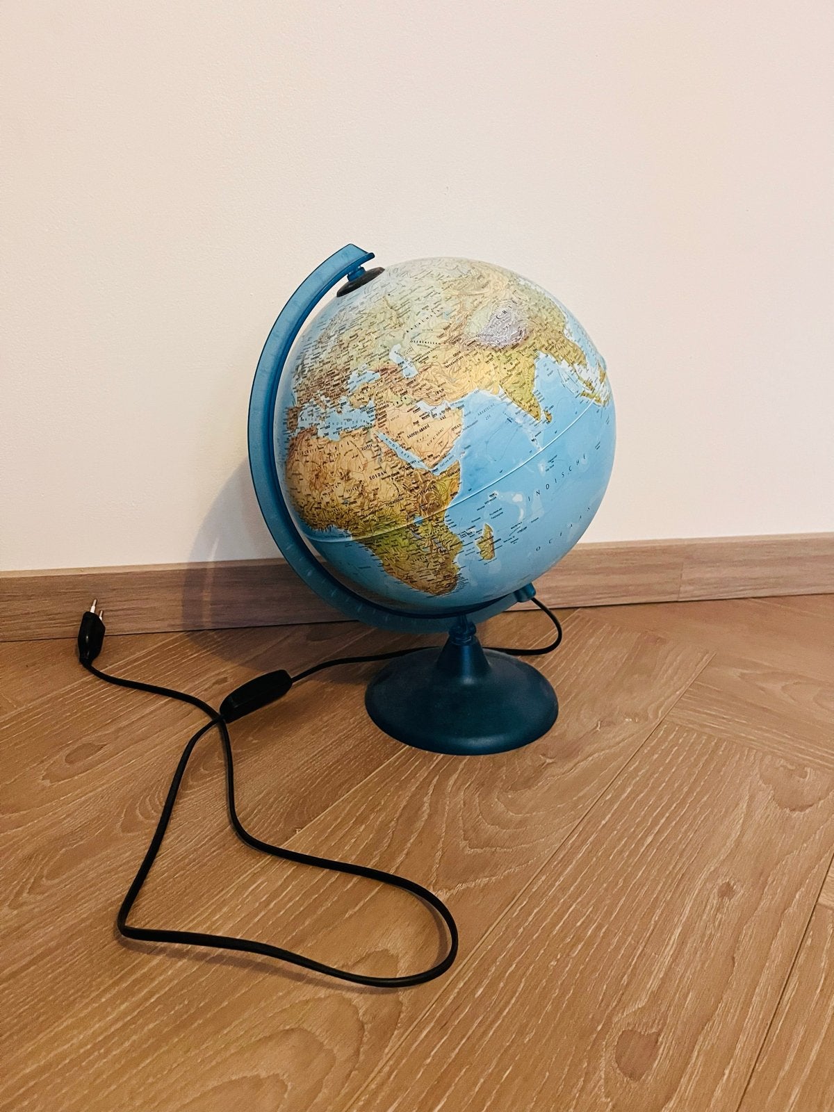 Verlichte Wereldbol - Educatief en Decoratief, Gebruikt, Kunststof, Draaibaar, Fysische wereldbol