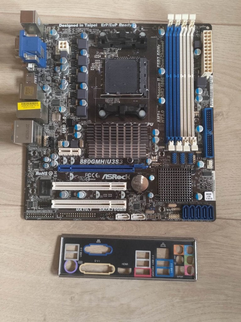 ASRock 880GMH/USB3 AM3+ DEFECT, Computers en Software, Moederborden, Socket AM3+, DDR3, Ophalen of Verzenden, Micro-ATX