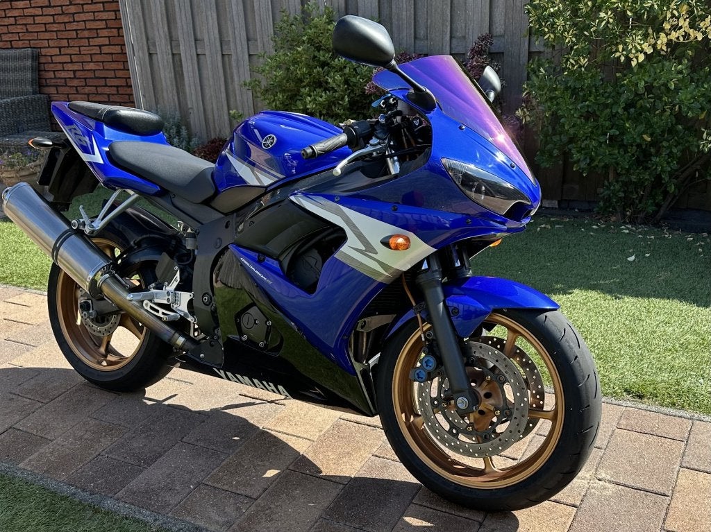 yamaha yzf R6 2004  Nette Staat Weinig Kilometers, Occasion, 4 cilinders, Motorrijbewijs A, Super Sport