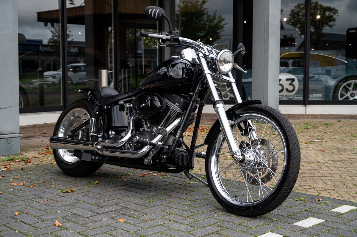 Harley-Davidson FXSTC Softail Custom (bj 2006), Auto's, Zwart, Bedrijf, Handgeschakeld, 2 stoelen