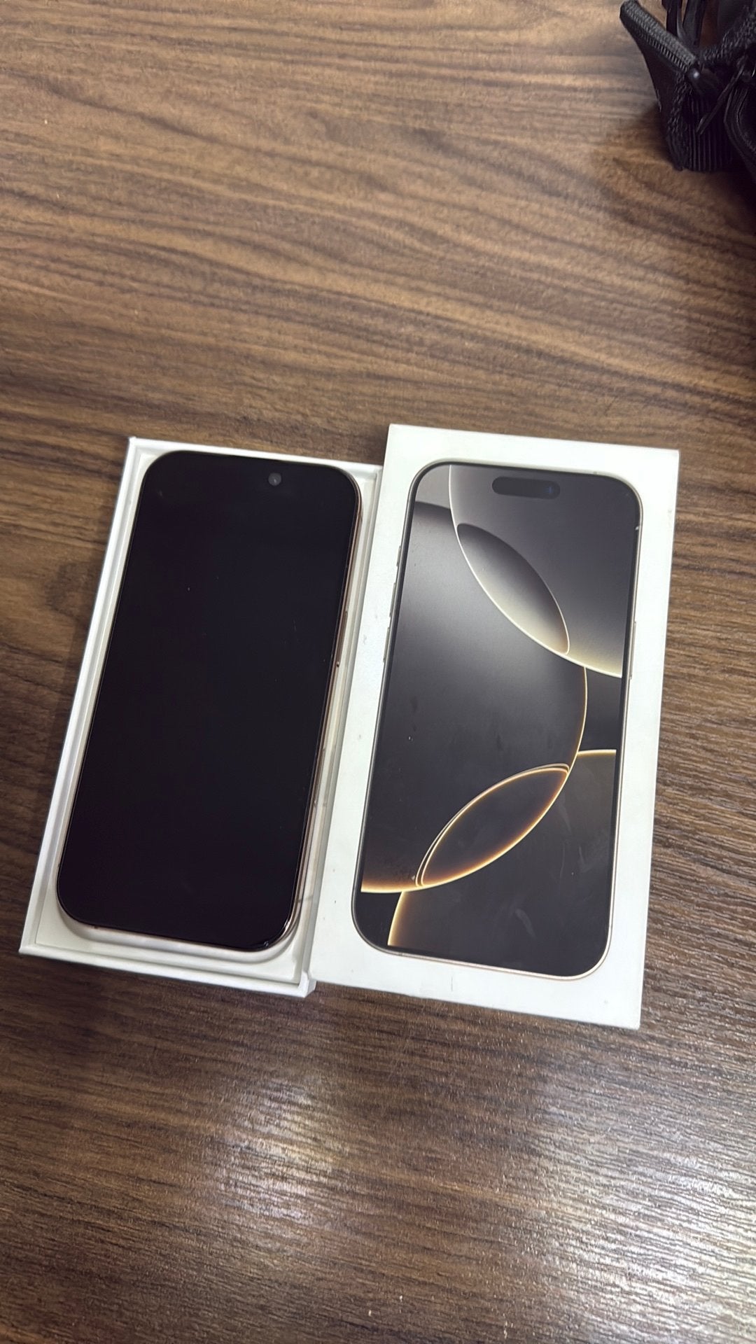 iPhone 16 pro  2x defect gold en grijs, Telecommunicatie, Mobiele telefoons | Apple iPhone, Gebruikt, Zonder simlock, Zonder abonnement