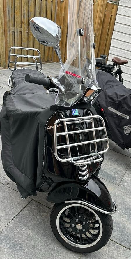 Vespa Sprint E5 - Bomvol en erbij Zo goed als nieuw,, Fietsen en Brommers, Overige modellen, Maximaal 45 km/u, Ophalen of Verzenden
