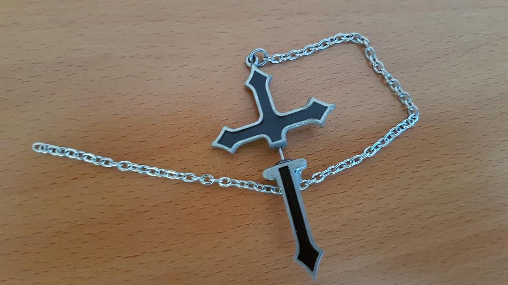 Alchemy Gothic Kruis Oorsteker Nep Piercing Nieuw, Ophalen of Verzenden, Nieuw, Staal, Overige typen