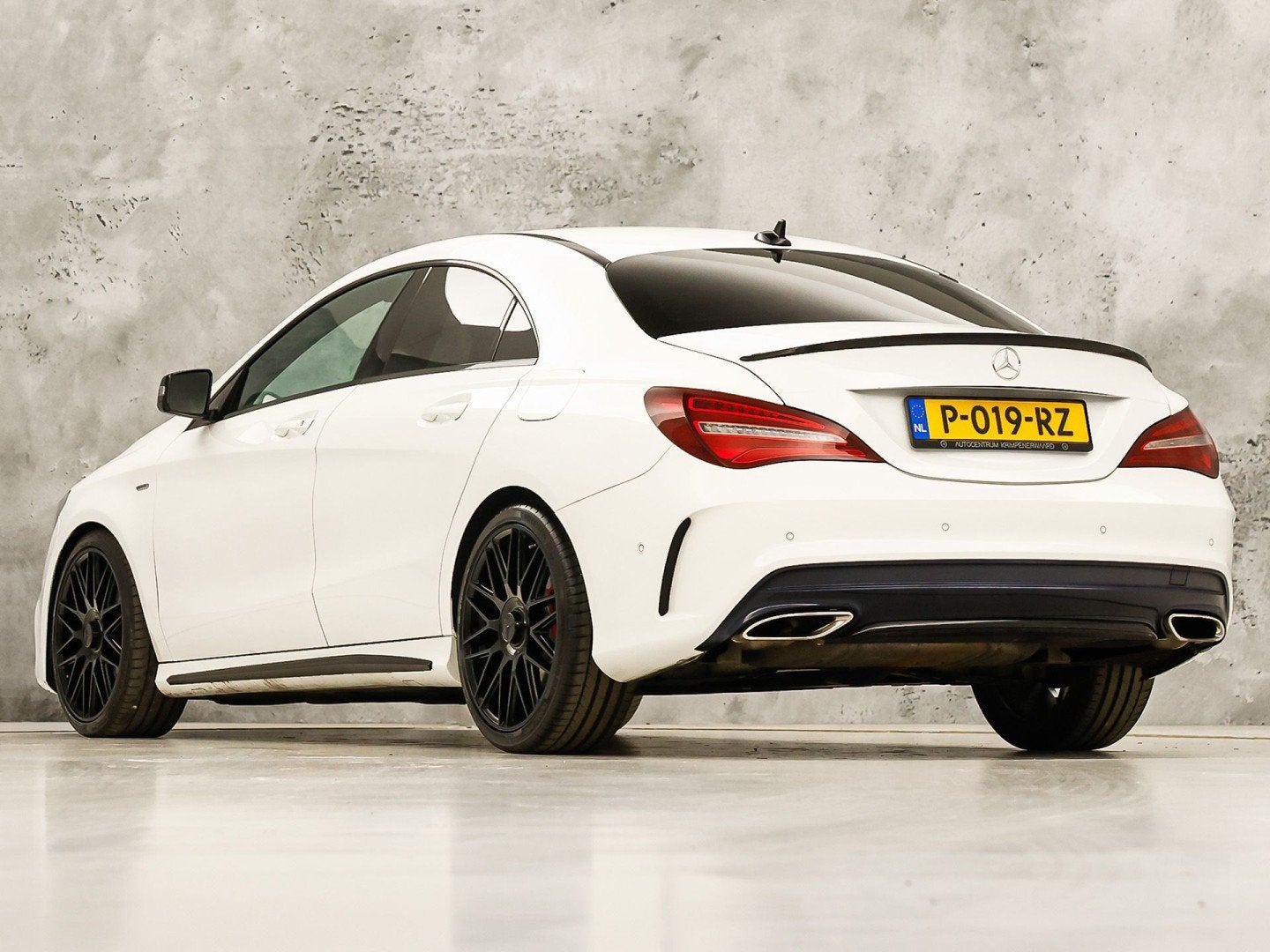 Mercedes-Benz CLA-Klasse 180 AMG Sport Automaat (GROOT NAVI,, Gebruikt, 4 cilinders, Leder en Stof, 1595 cc