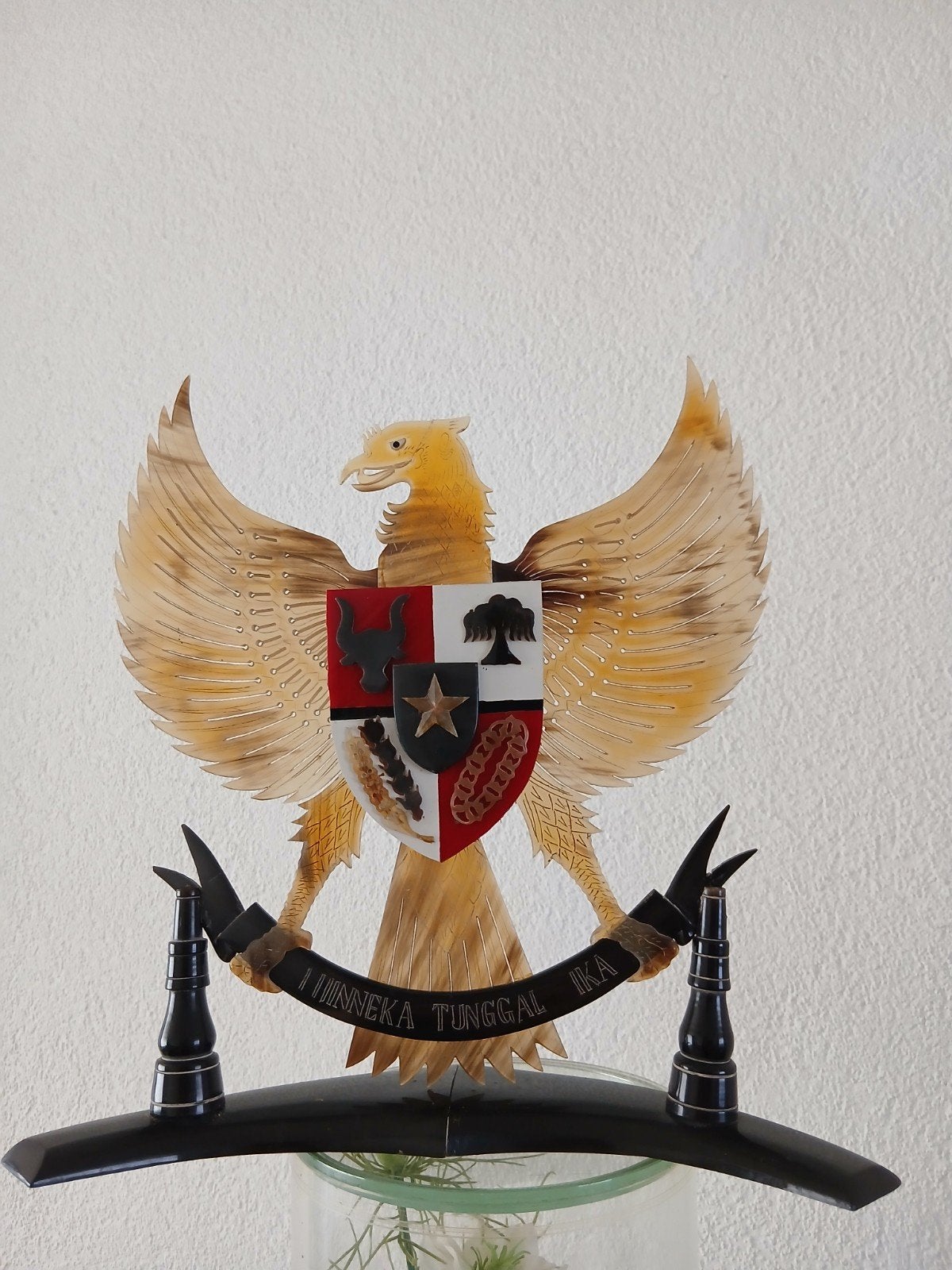 wapen van Indonesië Garuda pancasila van hoorn op standaard, Ophalen of Verzenden