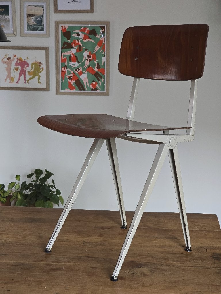 Vintage schoolstoel ca. 1960 – industrieel Dutch design, Ophalen